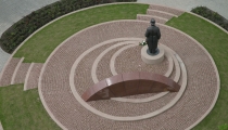 Jāņa Čakstes piemineklis Jelgavā